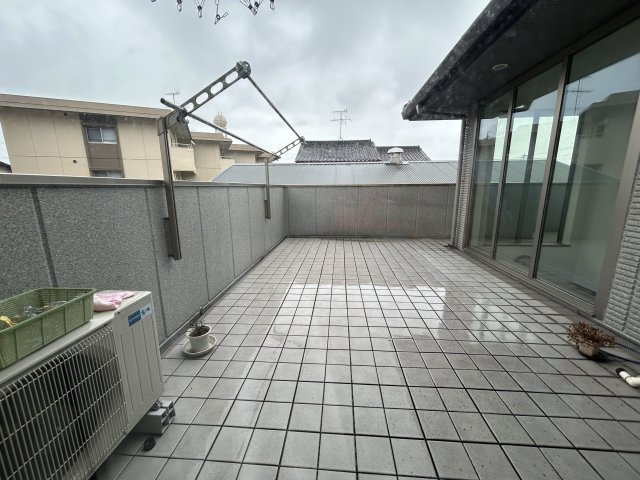 用宗三丁目店舗付中古住宅のバルコニー