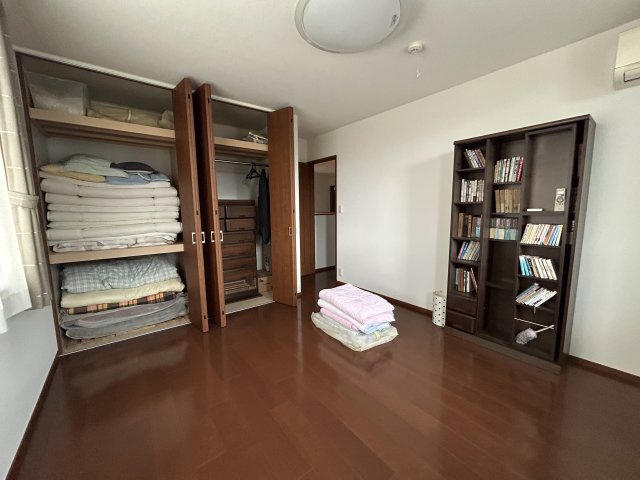 用宗三丁目店舗付中古住宅の洋室