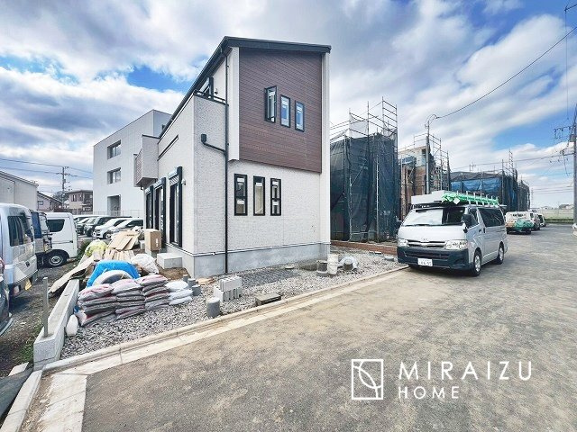 【前面道路含む現地写真】 | 贅沢な暮らしにぴったり設備が魅力♪家事導線の良い水回りで毎日綺麗家事もラクラク♪早朝、夜間問わず現地見学＆周辺環境ご案内致します♪