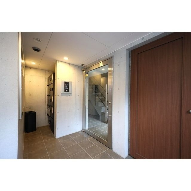 ミリアレジデンス早稲田山吹町の玄関