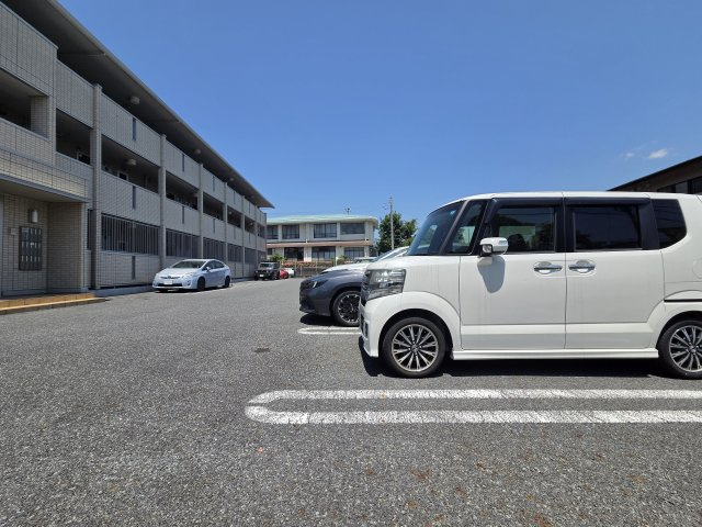 グラシューズ　ヴィーブルの駐車場