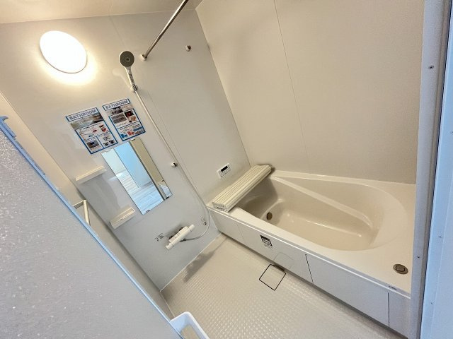 【浴室】 | 那珂川市今光8丁目3期　1号棟（全2棟）【仲介手数料無料・0円】 | 施工例。浴室です。施工例は完成時と異なる場合があります。