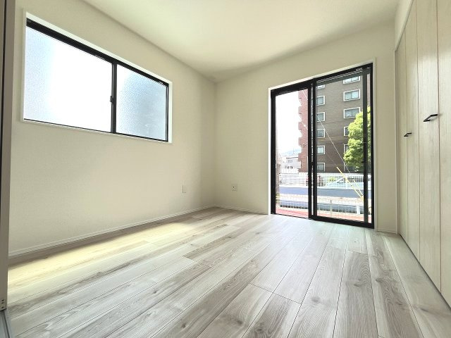 【洋室】 | 那珂川市今光8丁目3期　1号棟（全2棟）【仲介手数料無料・0円】 | 施工例。施工例は完成時と異なる場合があります。