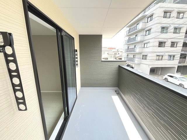 【バルコニー】 | 那珂川市今光8丁目3期　1号棟（全2棟）【仲介手数料無料・0円】 | 施工例。施工例は完成時と異なる場合があります。