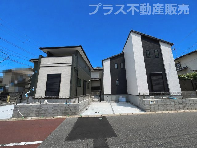 【玄関】 | 那珂川市今光8丁目3期　1号棟（全2棟）【仲介手数料無料・0円】 | 施工例。施工例は完成時と異なる場合があります。