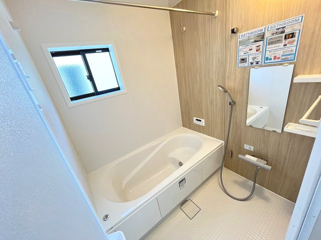 【浴室】 | 那珂川市今光8丁目3期　2号棟（全2棟）【仲介手数料無料・0円】 | 現地写真。浴室です。