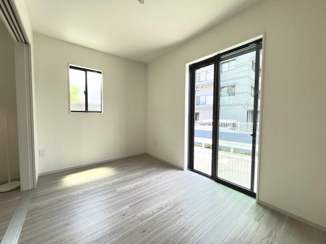 【洋室】 | 那珂川市今光8丁目3期　2号棟（全2棟）【仲介手数料無料・0円】 | 現地写真。1階洋室です。