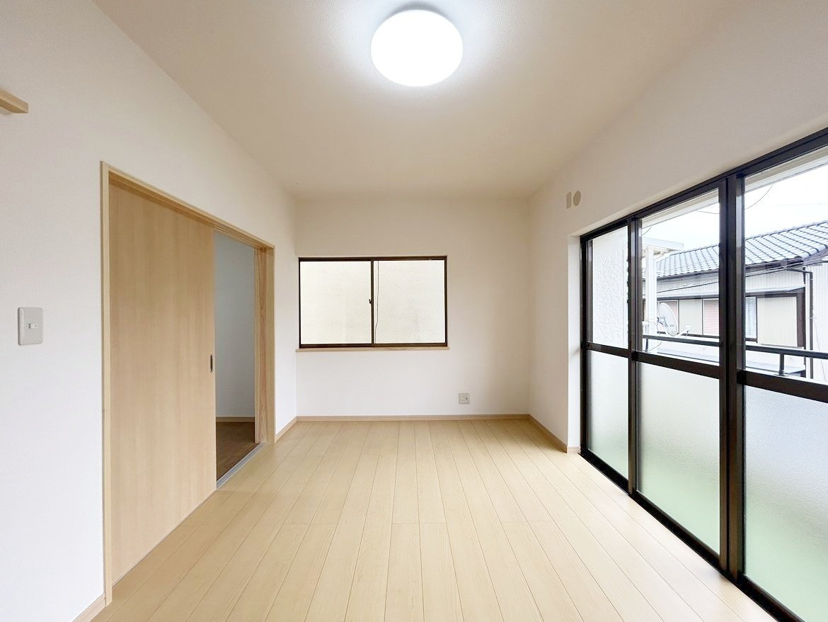 高知市朝倉丙　中古戸建ての洋室