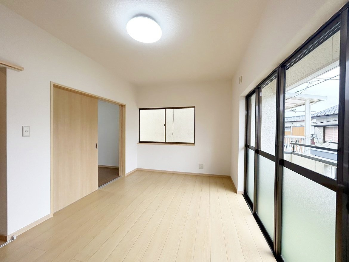 高知市朝倉丙　中古戸建ての洋室