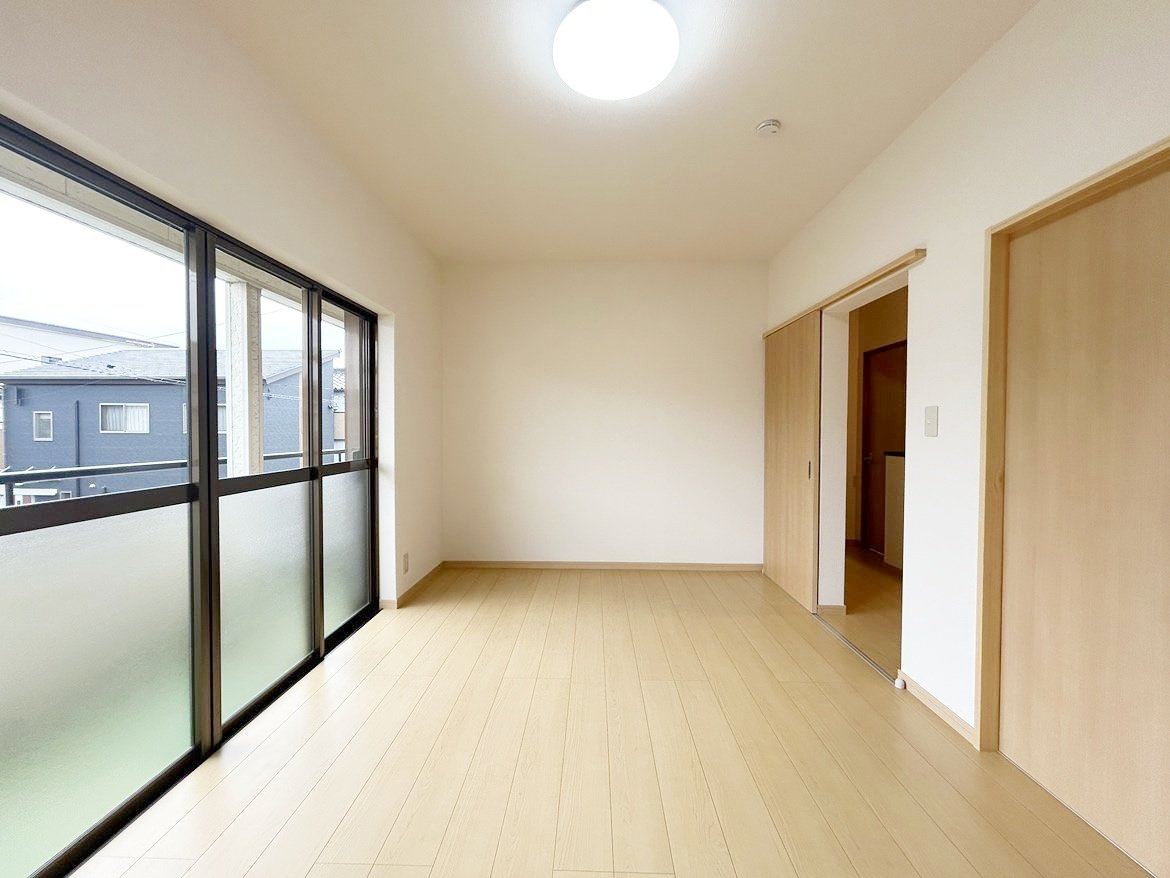 高知市朝倉丙　中古戸建ての洋室