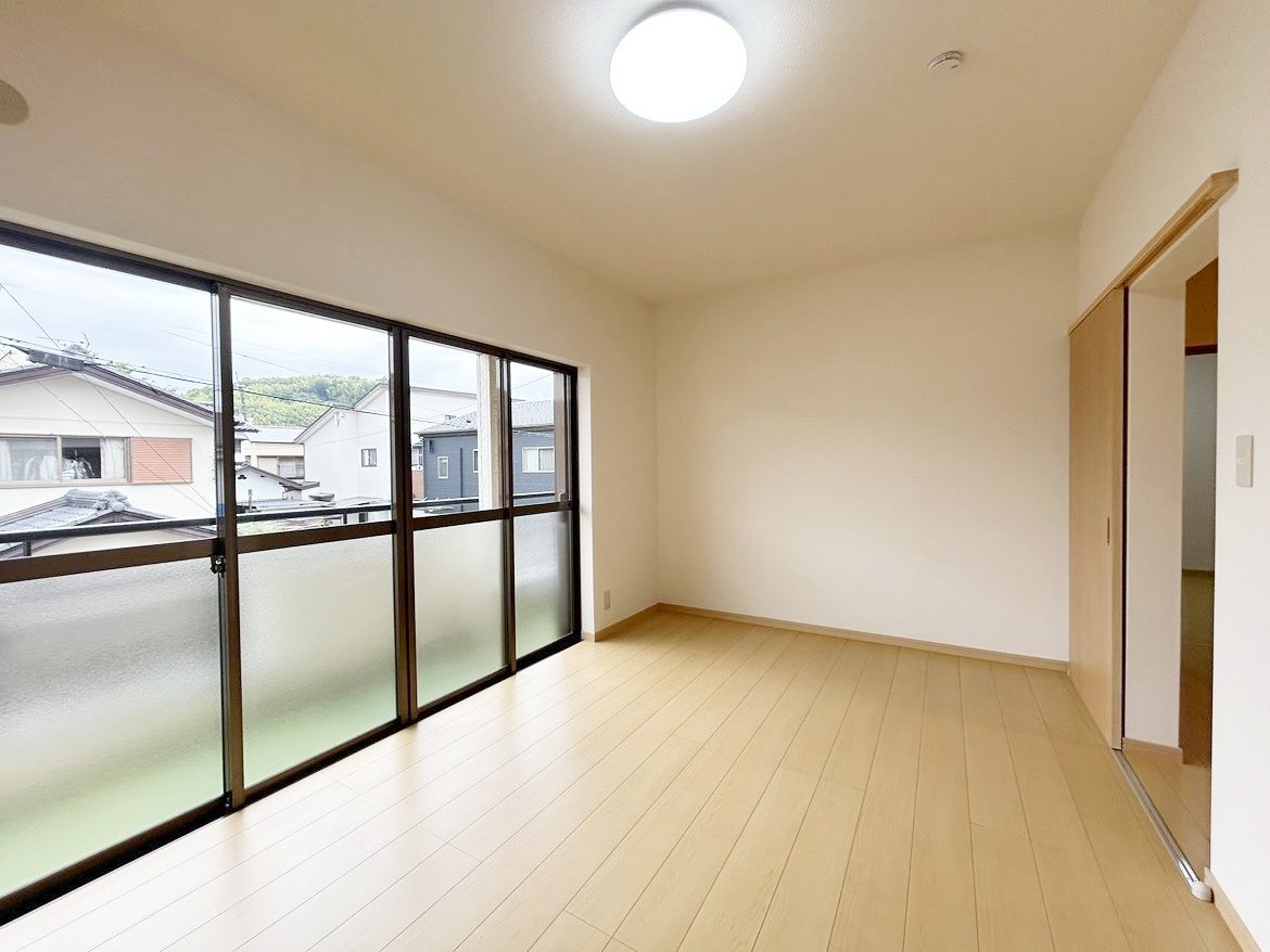 高知市朝倉丙　中古戸建ての洋室