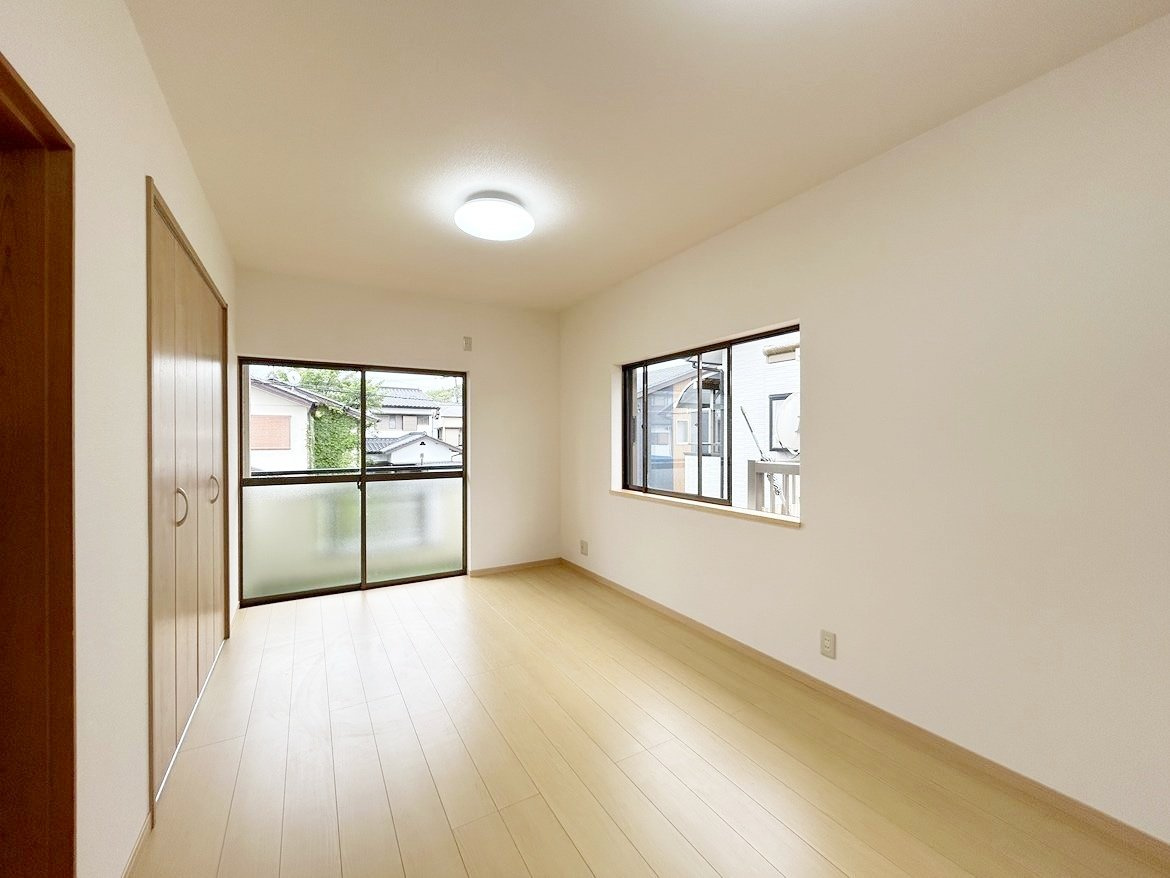 高知市朝倉丙　中古戸建ての洋室
