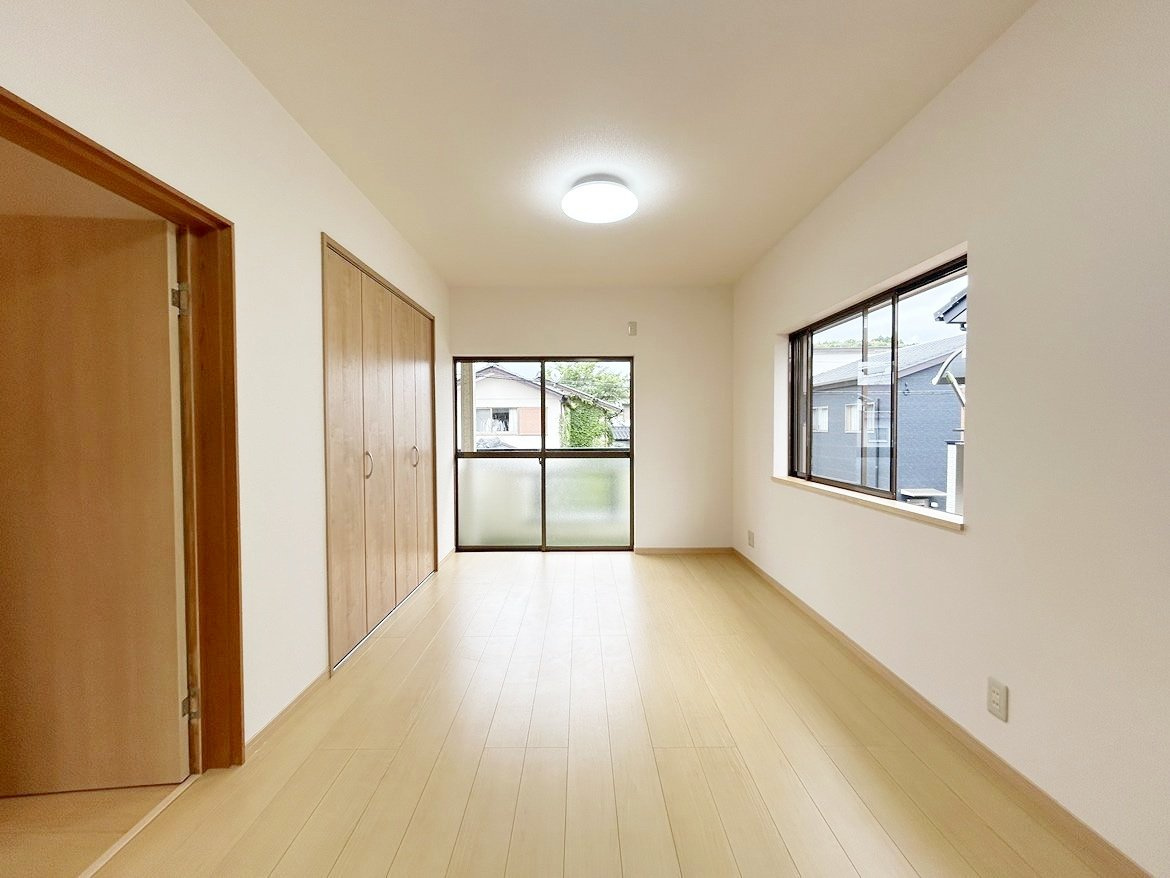 高知市朝倉丙　中古戸建ての洋室