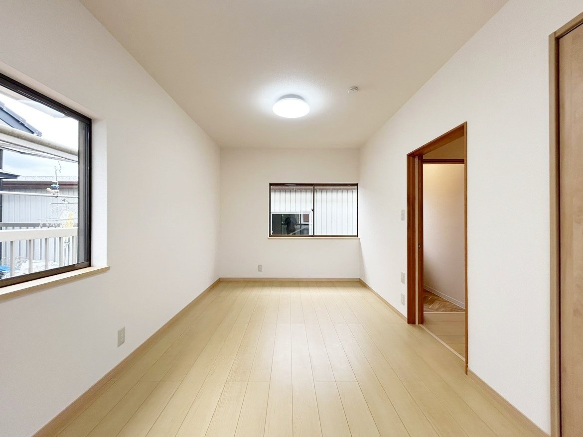高知市朝倉丙　中古戸建ての洋室