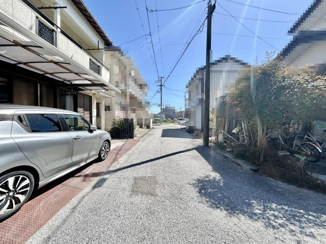 高知市朝倉丙　中古戸建ての前面道路含む現地写真