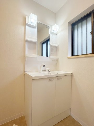 高知市朝倉丙　中古戸建ての独立洗面台