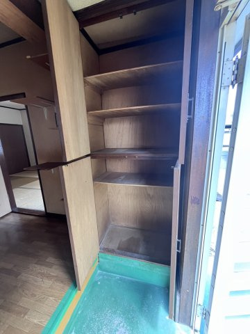 足利市福居町倉庫、事務所の玄関|戸建