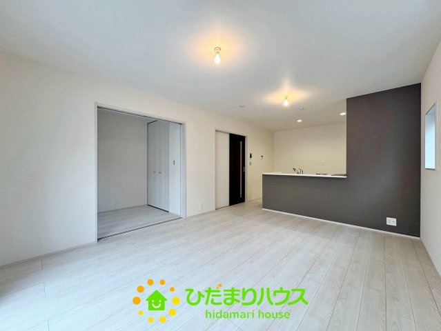 古河三和　新築一戸建て　02　リーブルガーデンの居間・リビング