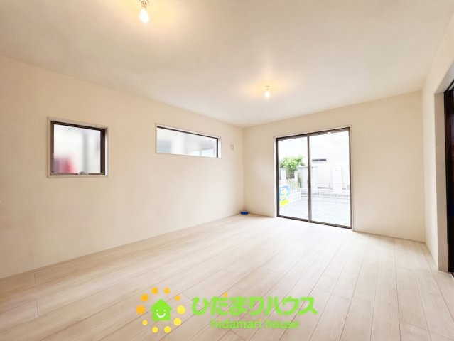 古河三和　新築一戸建て　02　リーブルガーデンの居間・リビング