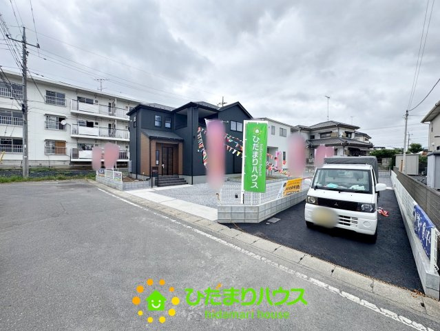 古河三和　新築一戸建て　02　リーブルガーデンの前面道路含む現地写真