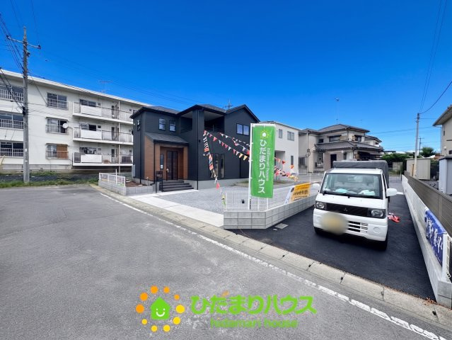 古河三和　新築一戸建て　02　リーブルガーデンの前面道路含む現地写真