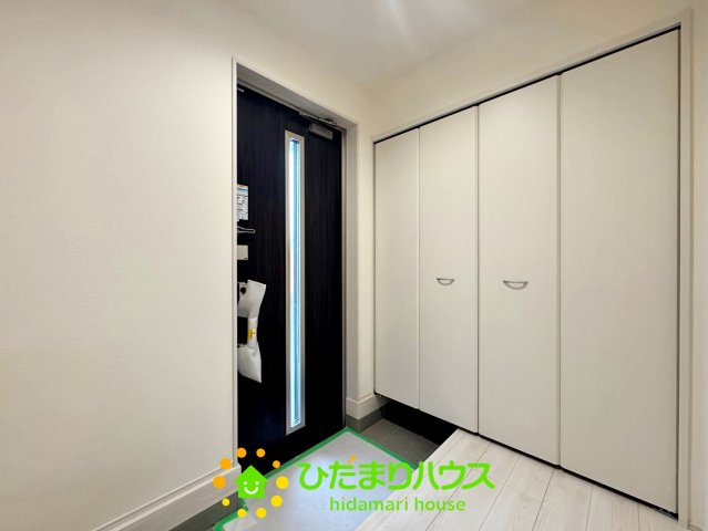 古河三和　新築一戸建て　02　リーブルガーデンの玄関