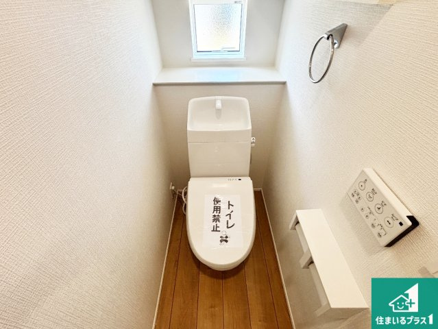 橿原市常盤町　第1期　新築一戸建てのトイレ|1・2階の2ヶ所にあるので、朝の忙しい時間の順番待ちもなく、深夜の利用にも大変便利です。