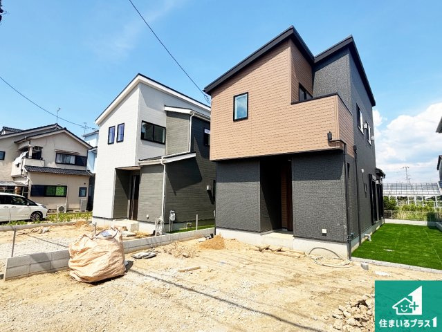 橿原市常盤町　第1期　新築一戸建ての前面道路含む現地写真|周辺は閑静な住宅街！前面道路広々で車の出し入れも便利です。駐車が苦手な方でも安心して車庫入れできます！