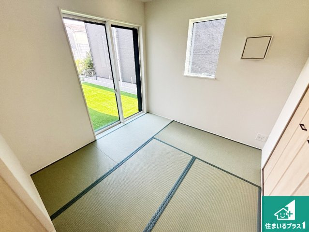 橿原市常盤町　第1期　新築一戸建ての和室|一室あると便利な和室は客間としてだけでなく、小さなお子様のプレイルームや食後のくつろぎスペースとしてもご利用いただけます。収納もついていますので大活躍間違いなし！