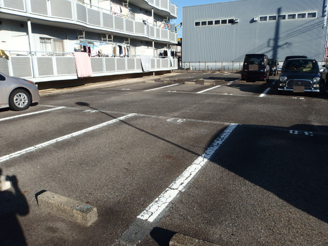 葵マンションの駐車場