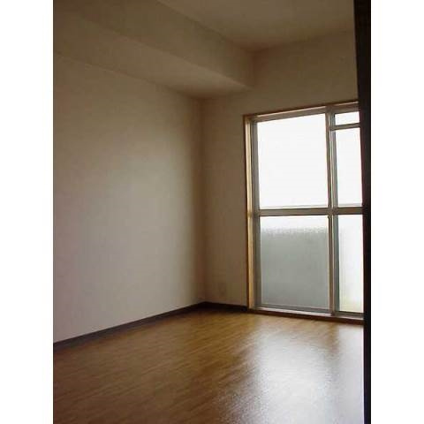 葵マンションの洋室