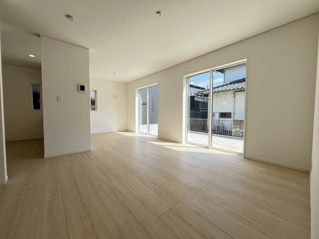 【居間・リビング】 | 那珂川市片縄西5丁目第1　1号棟（全1棟）【仲介手数料無料・0円】 | 現地写真。