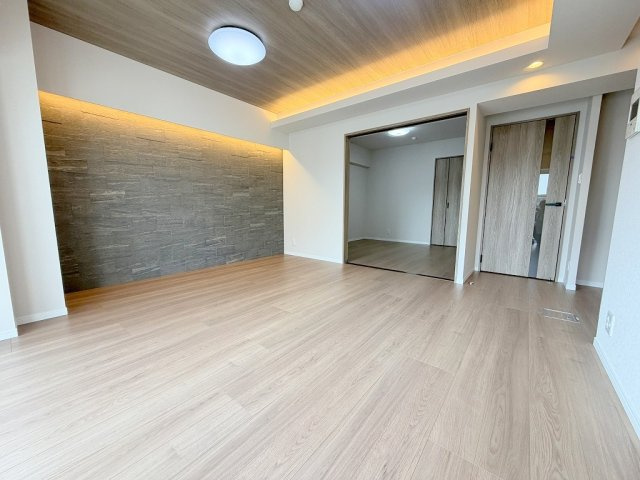 パークフィールドみさとテラ・ウエスト3街区1号館の居間・リビング|リビングに面した洋室は子供の遊びスペースとしても活用できます