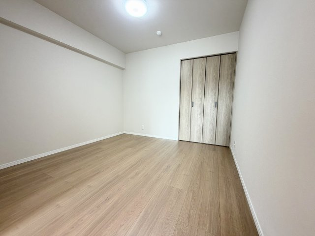 パークフィールドみさとテラ・ウエスト3街区1号館の洋室|リビングに面した洋室。子供部屋としていかがでしょう