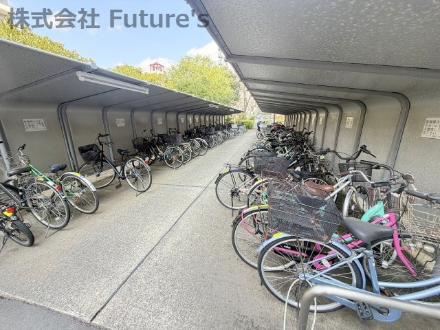 パークフィールドみさとテラ・ウエスト3街区1号館の駐輪場|駐輪場（要空き・料金確認）