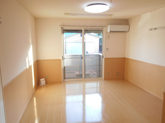 アンソレイユの居間・リビング|南向きのお部屋です☆