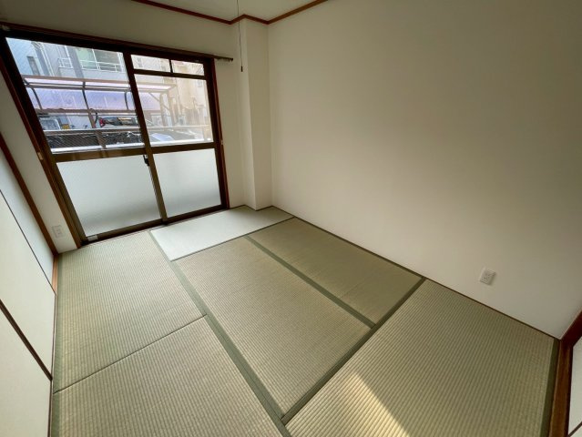 グローリー甲南の和室