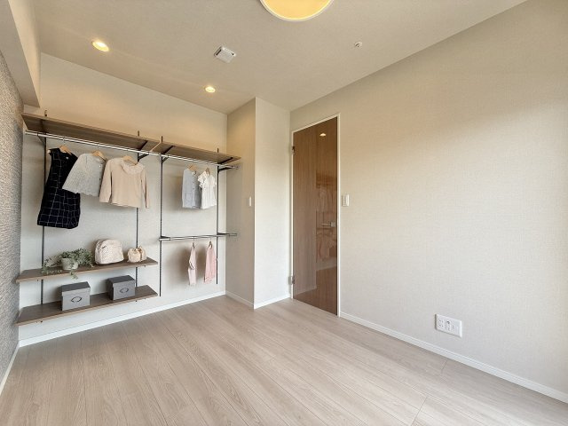 菱和パレス目白台グラーサの洋室|菱和パレス目白台グラーサ：約５．３帖の洋室はオープンクローゼット・窓付き♪