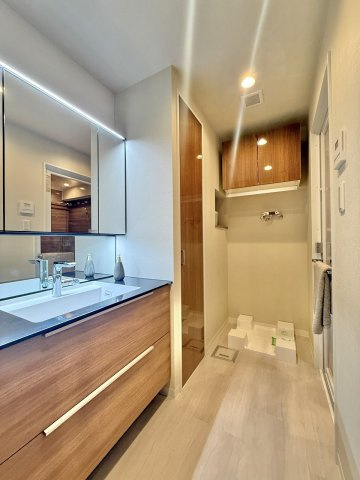 菱和パレス目白台グラーサの独立洗面台|菱和パレス目白台グラーサ：三面鏡付き洗面化粧台です！
