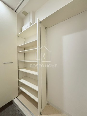 アパートメントK'S福島の玄関|同マンション別部屋：参考写真
