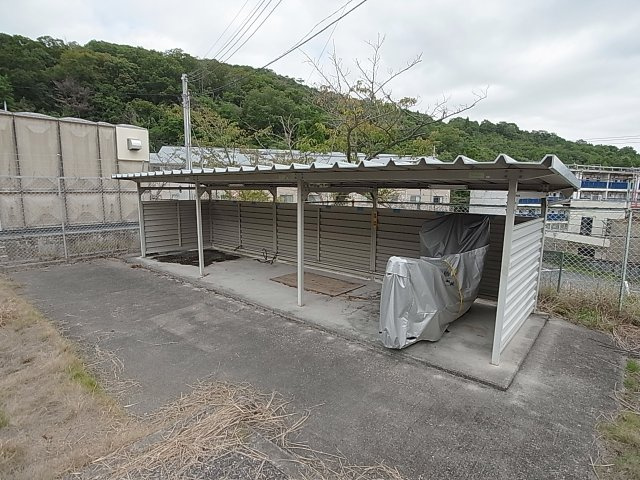 ヴィラナリー雲雀ケ丘のその他共用部分|屋根付き駐輪スペースも有ります
