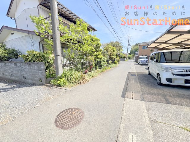 【サンスターホーム】青梅市野上町1丁目　リノベーション住宅の前面道路含む現地写真