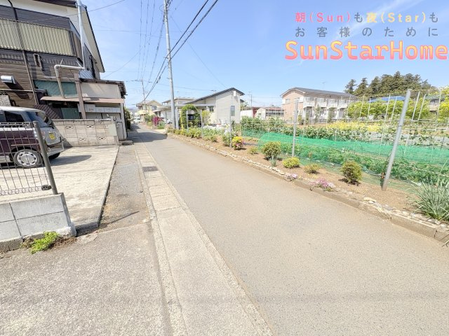 【サンスターホーム】青梅市野上町1丁目　リノベーション住宅の前面道路含む現地写真
