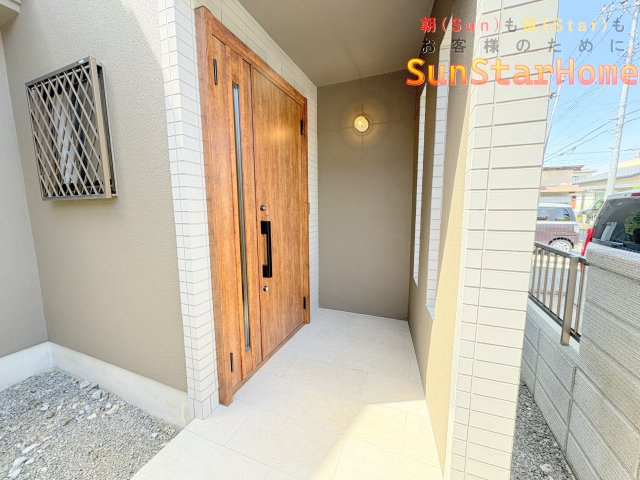 【サンスターホーム】青梅市野上町1丁目　リノベーション住宅の玄関