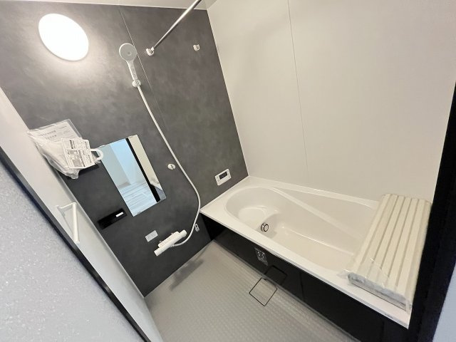【浴室】 | 那珂川市片縄西5丁目3期　1号棟（全1棟）【仲介手数料無料・0円】 | 施工例。浴室です。施工例は完成時と異なる場合があります。