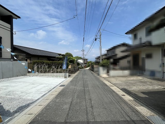【その他】 | 那珂川市片縄西5丁目3期　1号棟（全1棟）【仲介手数料無料・0円】 | 現地写真。前面道路です。