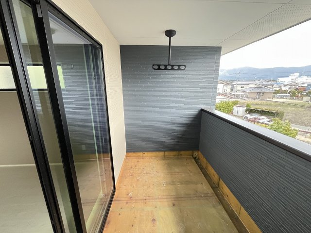 【バルコニー】 | 那珂川市片縄西5丁目3期　1号棟（全1棟）【仲介手数料無料・0円】 | 施工例。施工例は完成時と異なる場合があります。