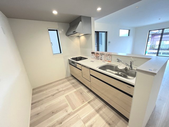 【キッチン】 | 那珂川市片縄西5丁目3期　1号棟（全1棟）【仲介手数料無料・0円】 | 施工例。施工例は完成時と異なる場合があります。