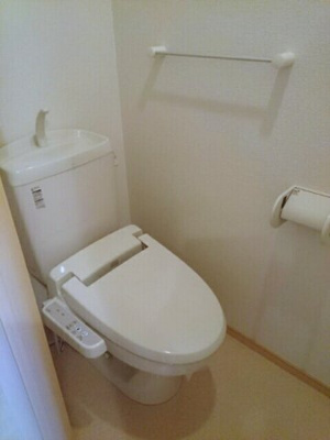 【トイレ】 | ハーモニーヴィレッジ池田 | 清潔感のあるトイレです