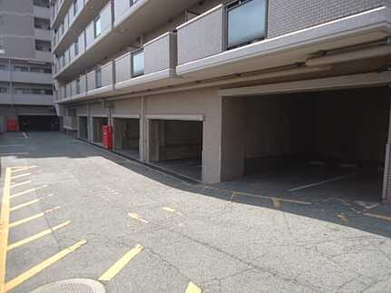 ヒューマンズウェル広本町の駐車場